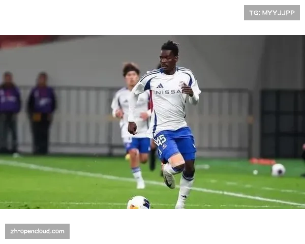 海港中场克劳德防守后腰 拦截抢断与位置感需要加强 海港中场克劳德防守后腰 拦截抢断与位置感需要加强